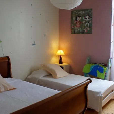 D'hotes La Hourqueyre Bed & Breakfast 3*